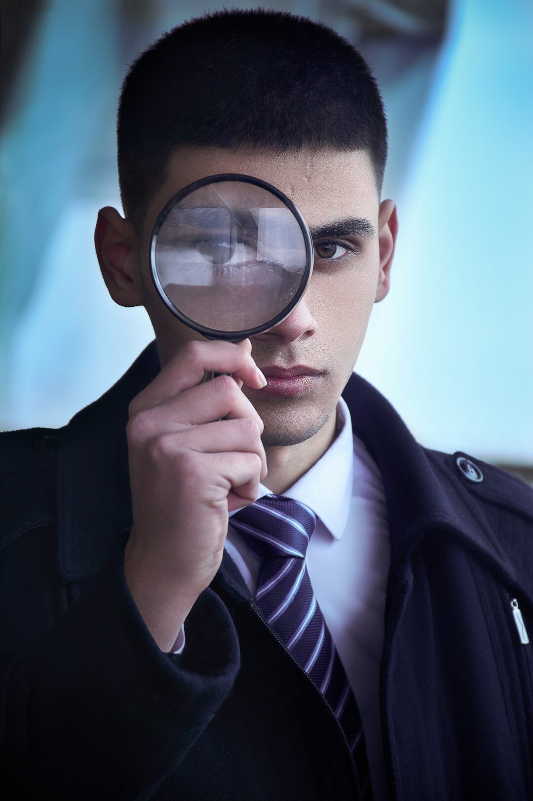 detective reading clues