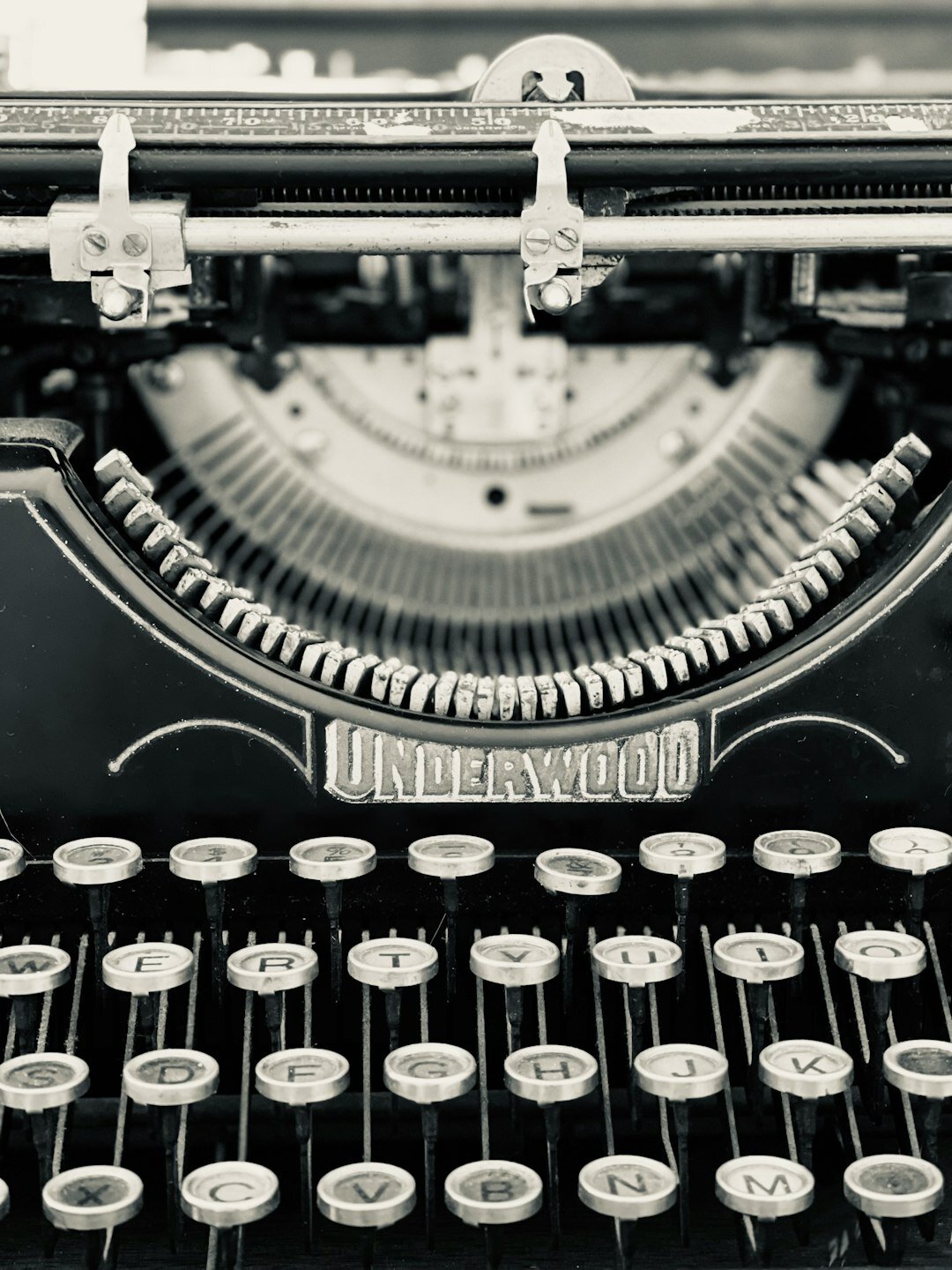 Croatian writer typing on a vintage typewriter at a wooden desk